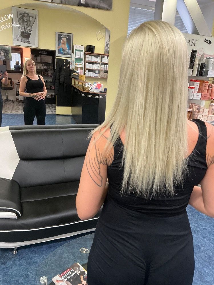 Prodloužení a zahuštění vlasů — práce Salonu Paráda