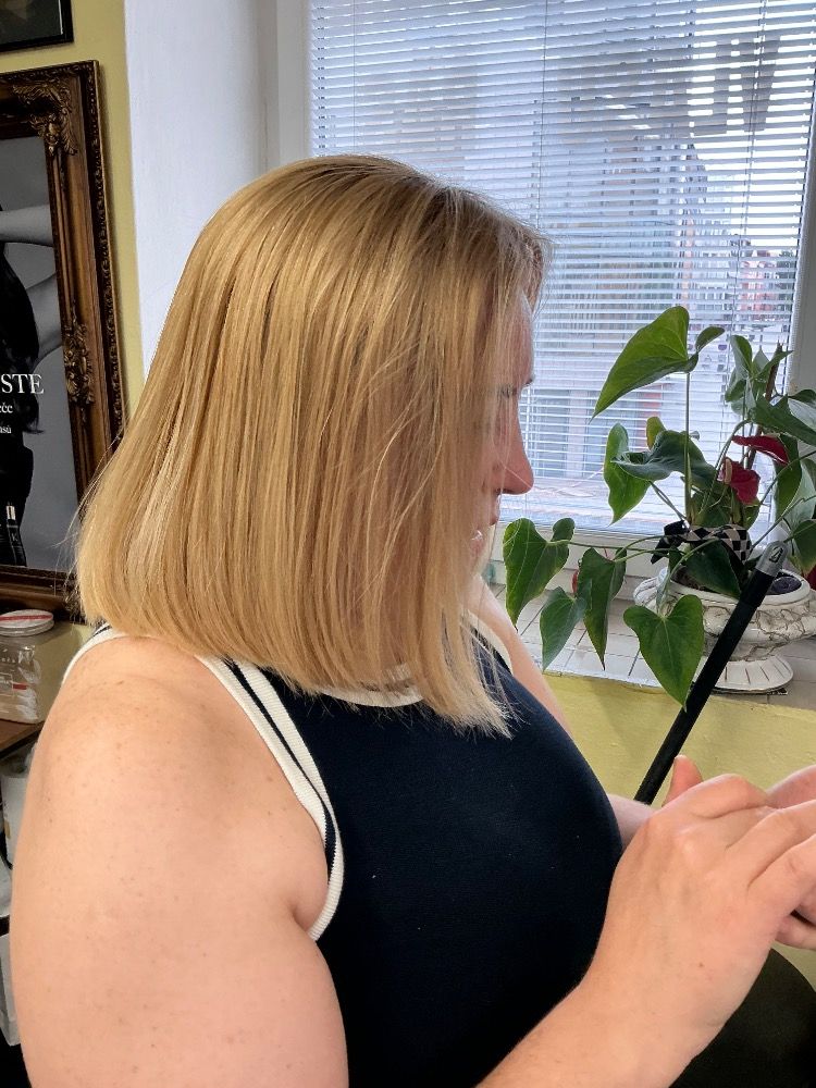 Přírodní blond střih — práce Salonu Paráda