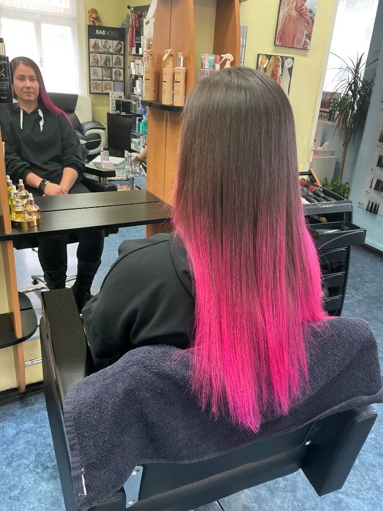 Růžové ombré na koncích — práce Salonu Paráda